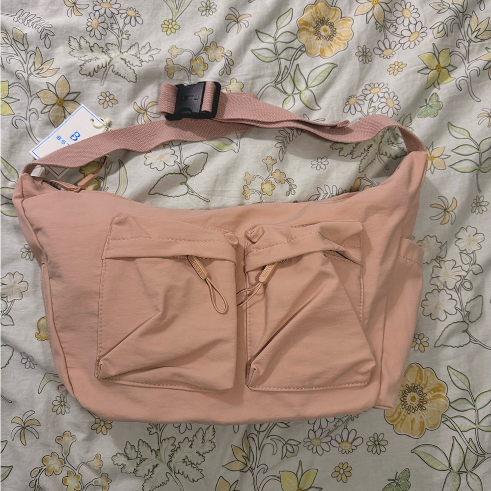Large Lightweight Nylon Crossbody Gym Bag - Picture 5 of 5